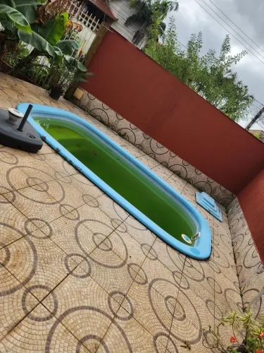 Piscina em fibra azul