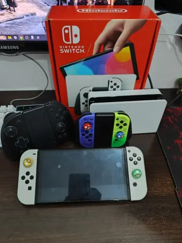 NINTENDO SWITCH DESBLOQUEADO + CARTÃO 256GB + 2 PARES DE JOY-CON