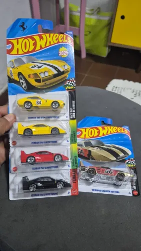 Pack 1 de Ferrari + 1 mini de brinde charger