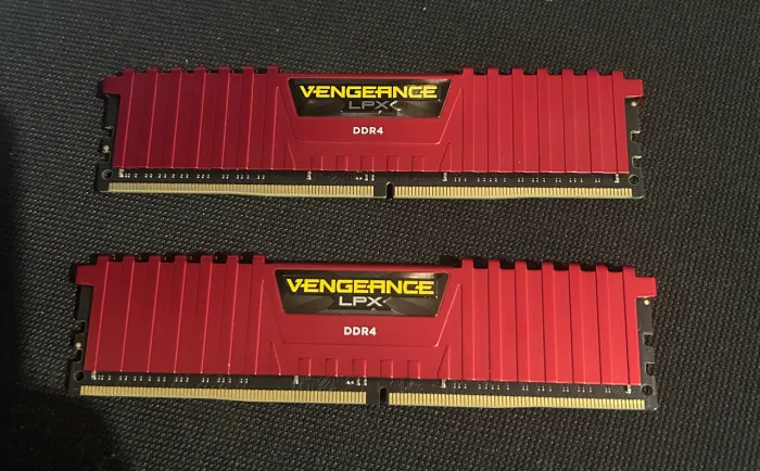 Memória DDR4 16gb (2x8gb) Corsair 2400mhz