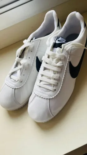 Tenis Nike Cortez Branco com Preto - tamanho US 10,5