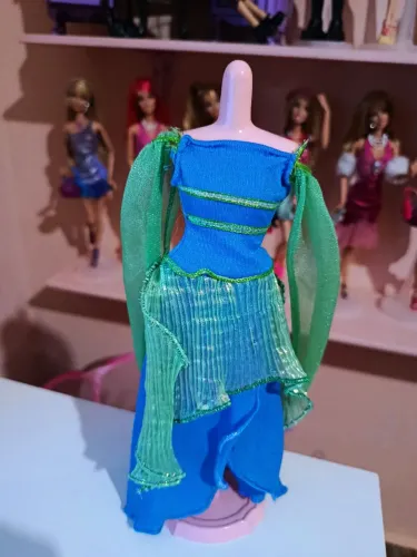 Roupa Barbie e o Castelo de Diamantes Musa Dori