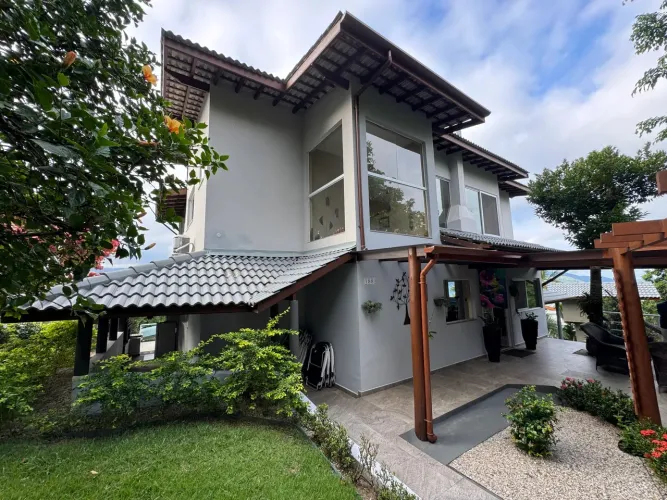Casa à venda no Condomínio Caçandoca na Praia do Pulso em Ubatuba/SP.