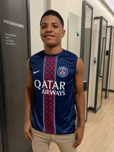Camiseta de time com frase atrás 