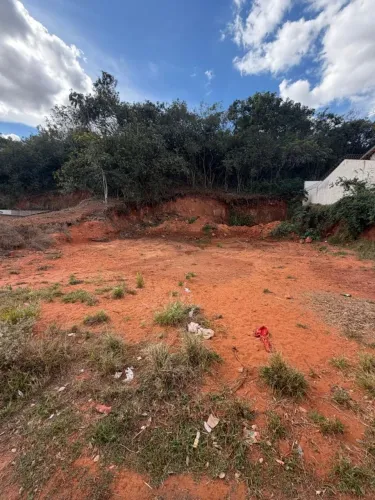 2 terrenos a venda,no ponto de construção.