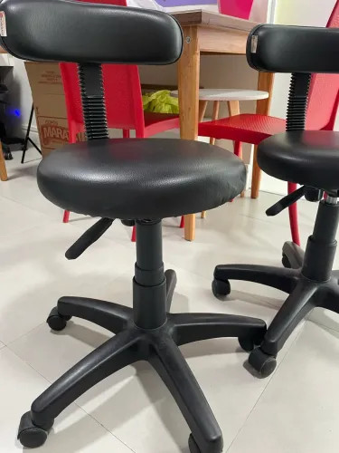 Cadeira mocho com encosto/ R$ 180,00 cada
