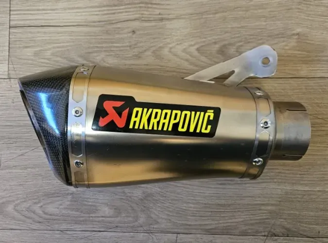 Ponteira Escape Akrapovic Original Em Titânio E Carbono