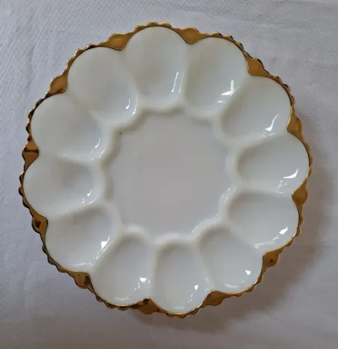 PRATO PORTA OVOS EM VIDRO DE LEITE(MILK GLASS)