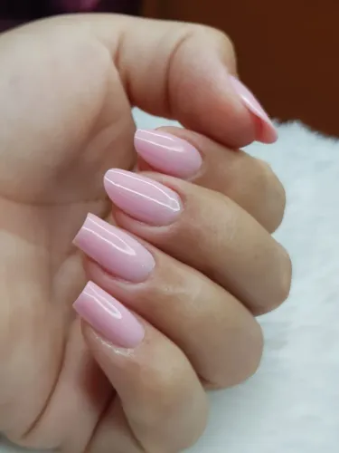Modelo para unhas de gel.