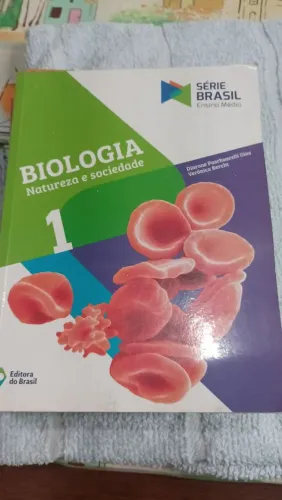 livros do primeiro ano do ensino médio 60 reais cada um em perfeito estado sou de ramos