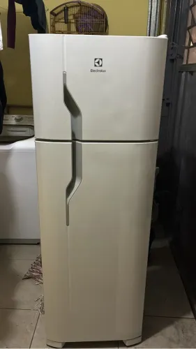 Geladeira Electrolux 260L seminova
