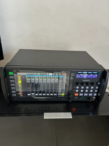 Behringer Wing Rack 48 canais