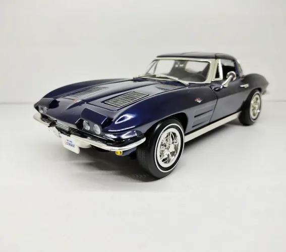 Miniatura Corvette Sting Ray Split Window Coupê 1963 1/18