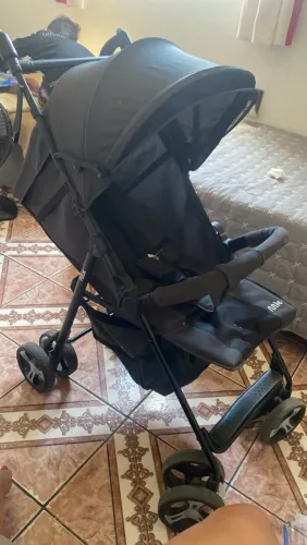 Vendo carrinho de bebê semi-novo em perfeito estado 