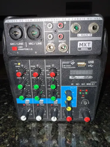 Mesa de som 4 canais