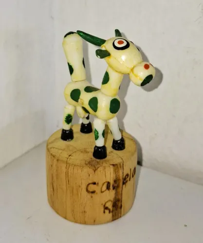 Belíssimo brinquedo vintage articulado Vaquinha tipo "Mole Mole". 
