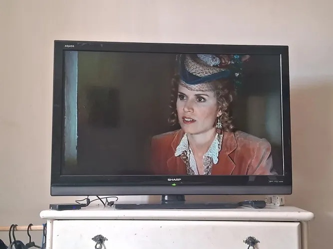 TV Sharp ? 42 polegadas ? Full HD ? + RED ONE
