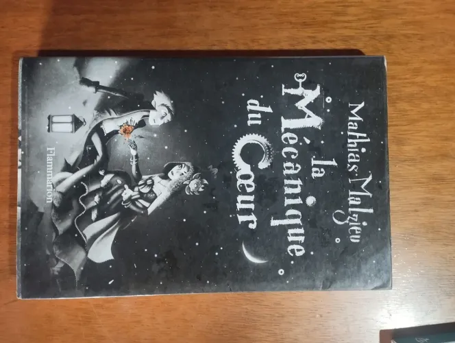 Livro frânces " La Mécanique du Coeur"