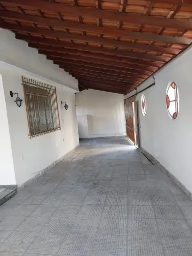 Imóvel para aluguel possui 150 metros quadrados com 3 quartos em Santos Anjos - Juiz de Fo
