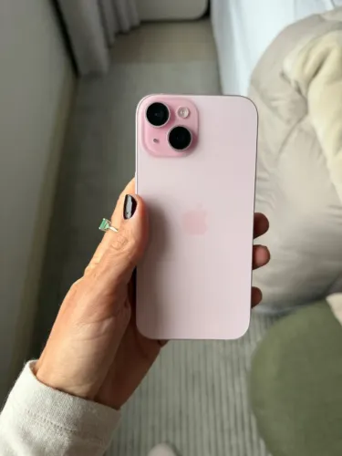 iPhone 15 Rosa. 128gb com capinhas incluso!