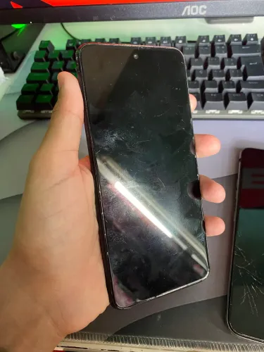 DOIS CELULARES