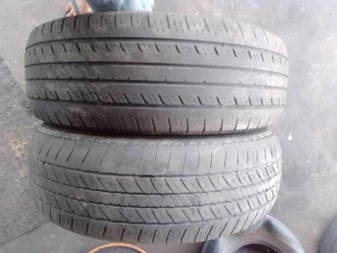 Vende-se um par de pneu aro 17 perfil 265/65 r17 serve na S10 Ranger Hilux