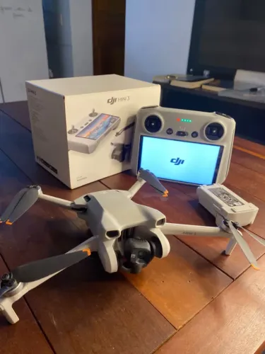 Drone DJI Mini 3 + Controle DJI RC com Tela | 4K | Impecável