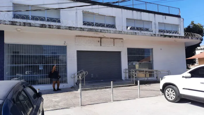 Alugo Lojão com 600m² (06 vagas de garagem) - Vila da Penha