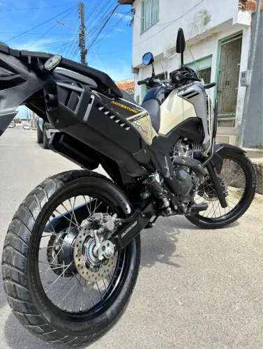 Troco Sahara300 ADV em carro