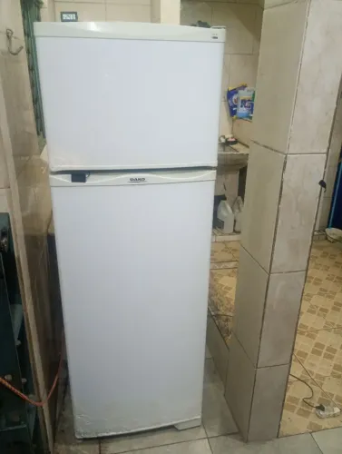 Geladeira DAKO 370 litros