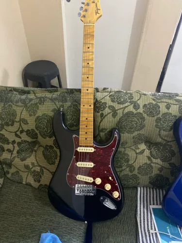 Guitarra tagima t 530