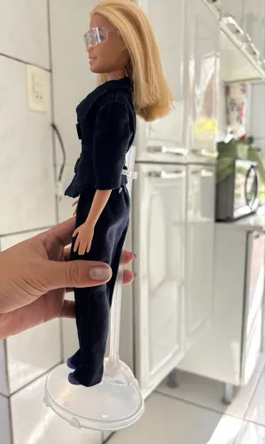 Barbie médica com suporte