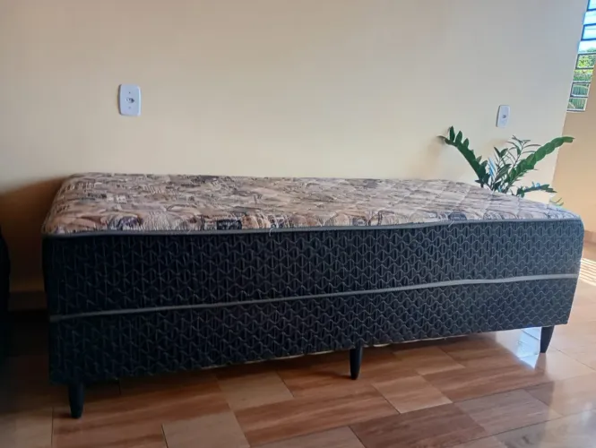 Cama Box  com mola de solteiro