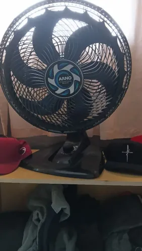 Vendo um ventilador 6 elice por 50 reais turbo marca arno.