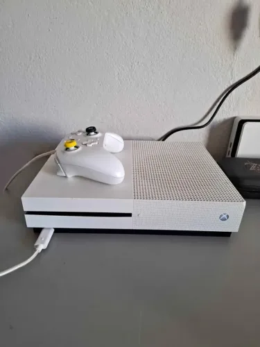 XBOX ONE S - 1TB