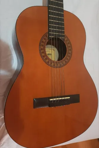 Violão Ashland usado.