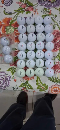 31 bolas de golfe marcas diversas conforme foto