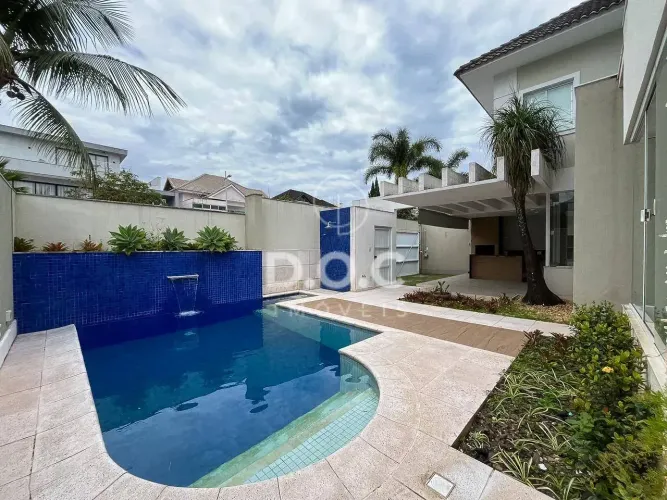 CASA DISPONÍVEL PARA LOCAÇÃO | 4 SUÍTES | ESCRITÓRIO | PISCINA | CHURRASQUEIRA | CONDOMÍNI