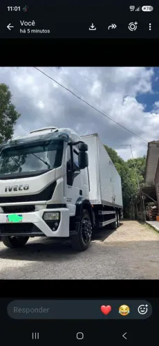 Caminhão Iveco trucado com Baú