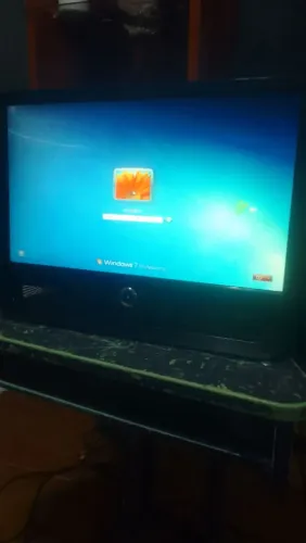 Monitor AOC 17 polegadas funcionando normalmente