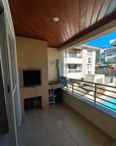WE - Localizado há 180m do mar, excelente apartamento dois dormitórios com uma suíte nos i
