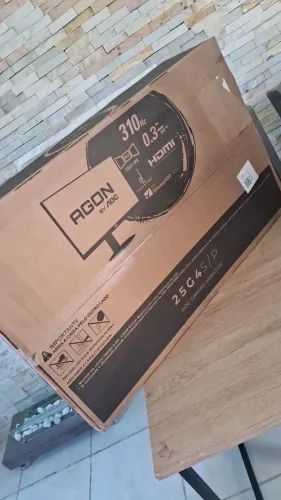 Monitor AGON BY AOC
