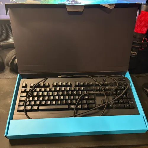 Teclado Logitech G213