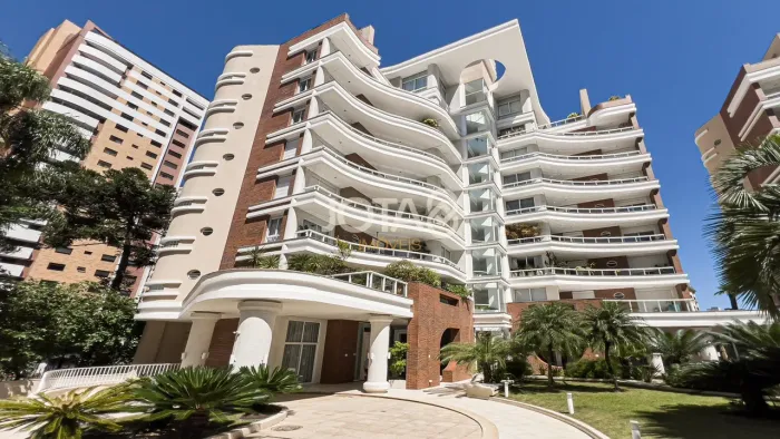APARTAMENTO DE ALTO PADRÃO PARA LOCAÇÃO NO CABRAL | 3 SUÍTES, 4 VAGAS Apartamento de Alto