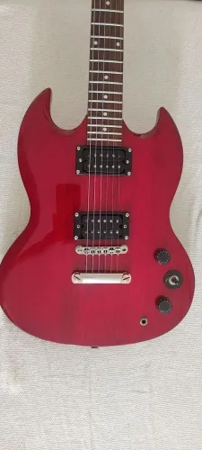 Guitarra Epiphone SG Especial 2008 de Mogno, feita na Indonésia.