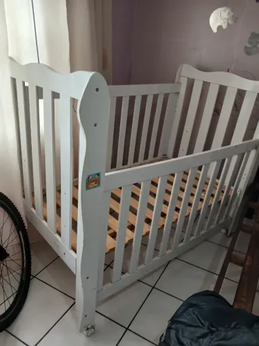 Berço infantil em bom estado - R$ 200