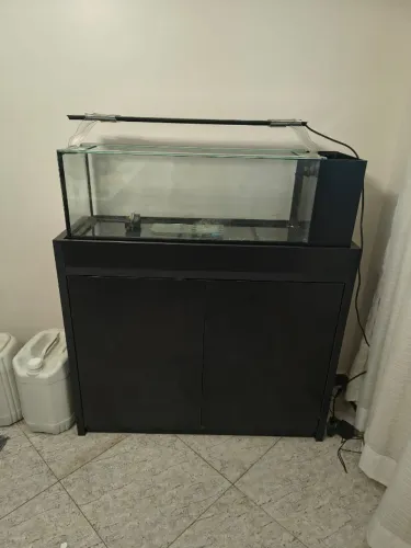 Aquário completo com sump lateral de 90 litros