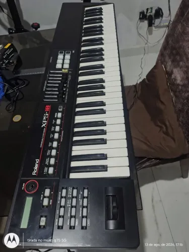 Vendo Teclado Roland XPS 10 (Com defeito)