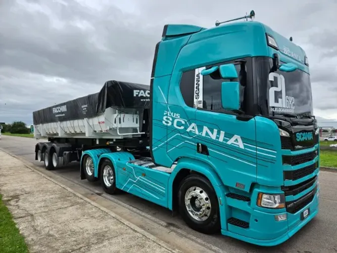 Scania R450 6x2 Ano 21 Farol de teto e grade + basculante facchini 0km 25m³ sem pneus