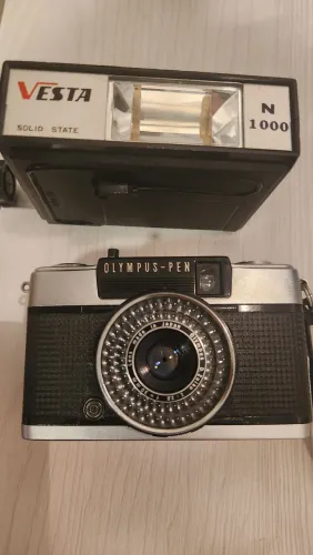 Olympus Pen EES -2 com Flash Vesta n.1000